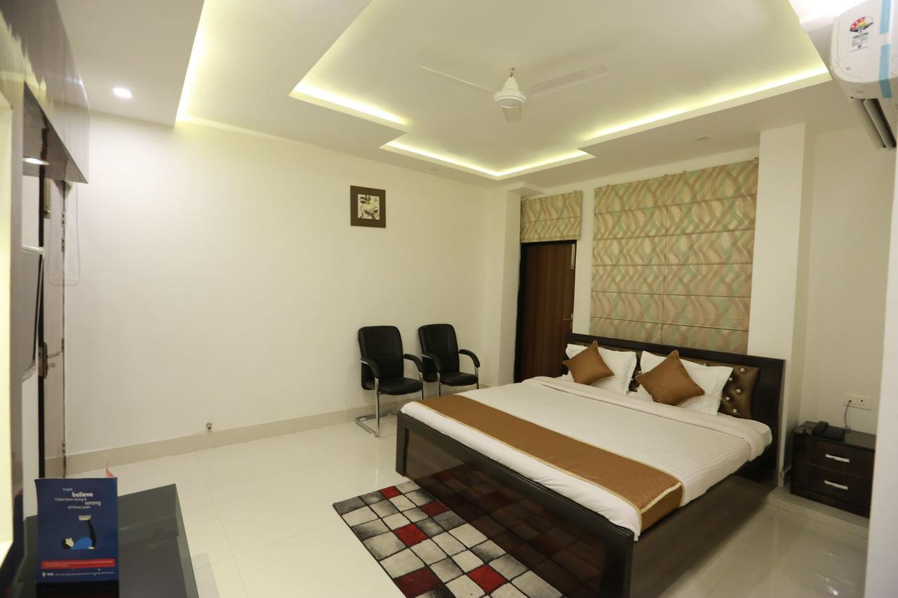 Oyo 8837 Hotel Surya Galaxy Kanpur Buitenkant foto