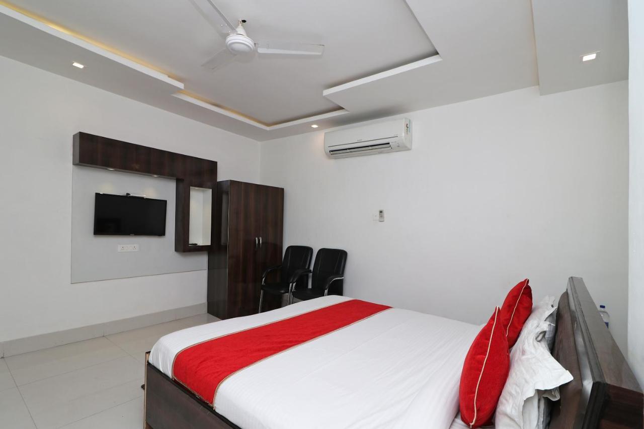Oyo 8837 Hotel Surya Galaxy Kanpur Buitenkant foto